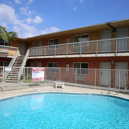 Chateau Inn & Suites Downey Esterno foto