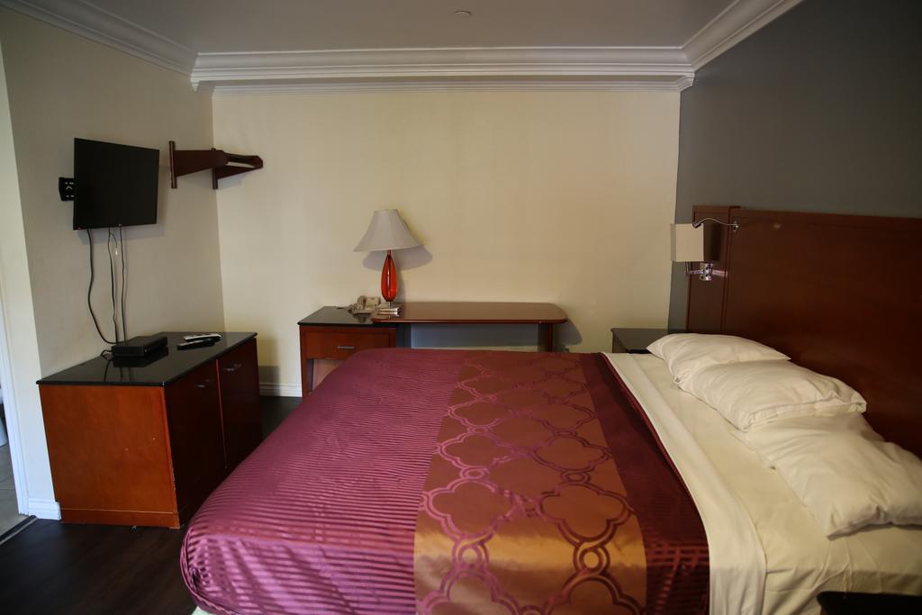 Chateau Inn & Suites Downey Esterno foto