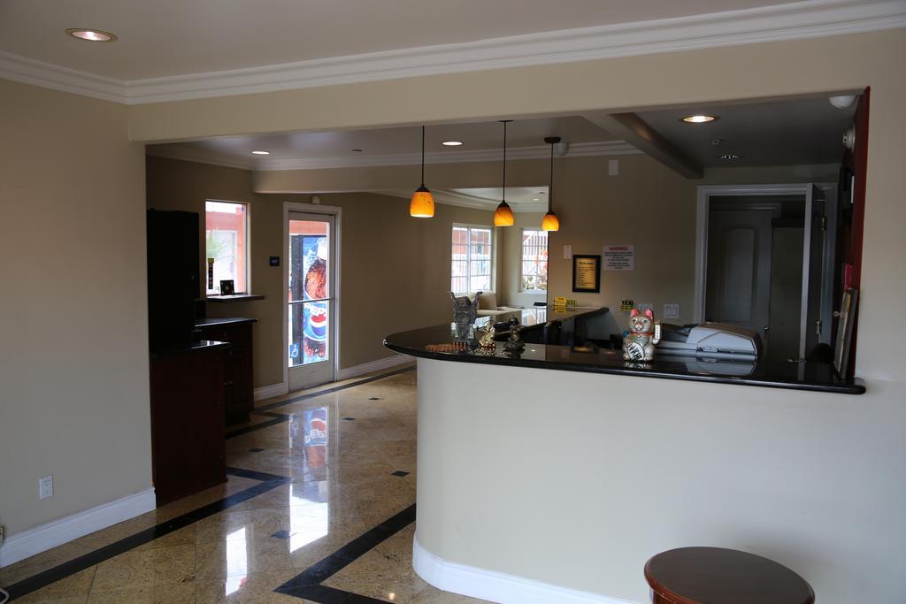 Chateau Inn & Suites Downey Esterno foto