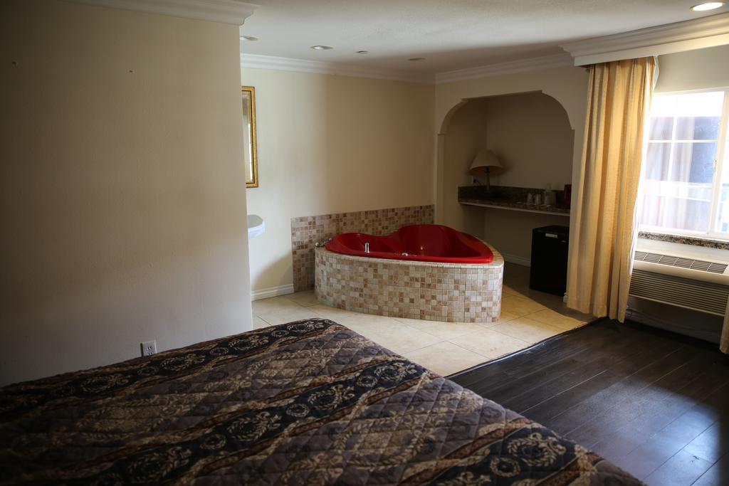 Chateau Inn & Suites Downey Esterno foto