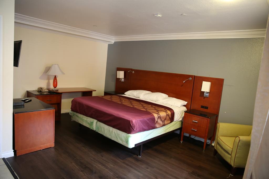 Chateau Inn & Suites Downey Esterno foto