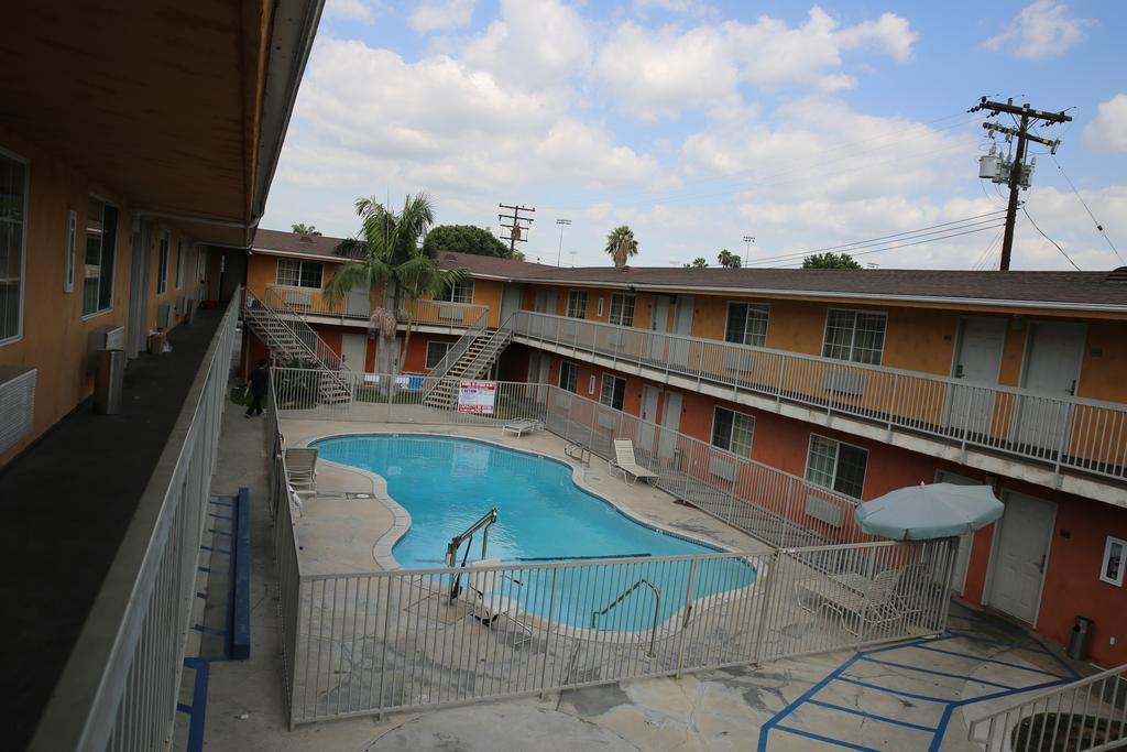 Chateau Inn & Suites Downey Esterno foto