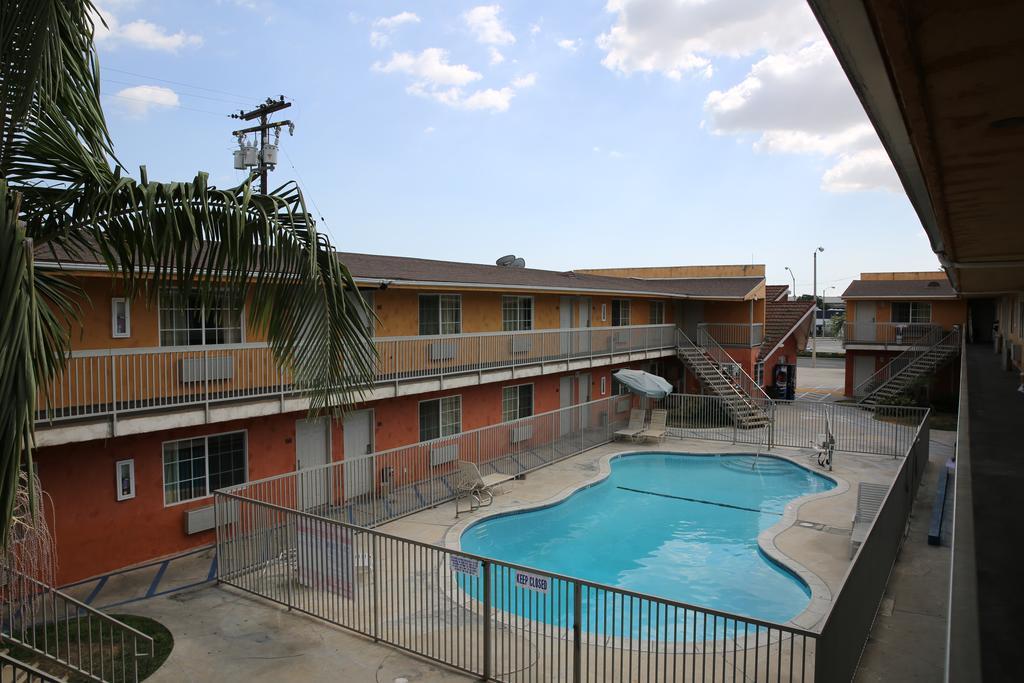 Chateau Inn & Suites Downey Esterno foto