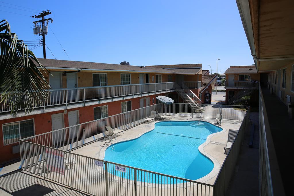 Chateau Inn & Suites Downey Esterno foto