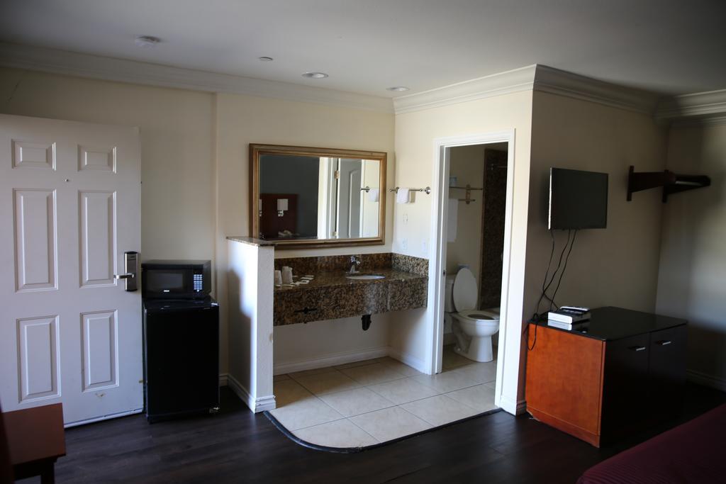 Chateau Inn & Suites Downey Esterno foto